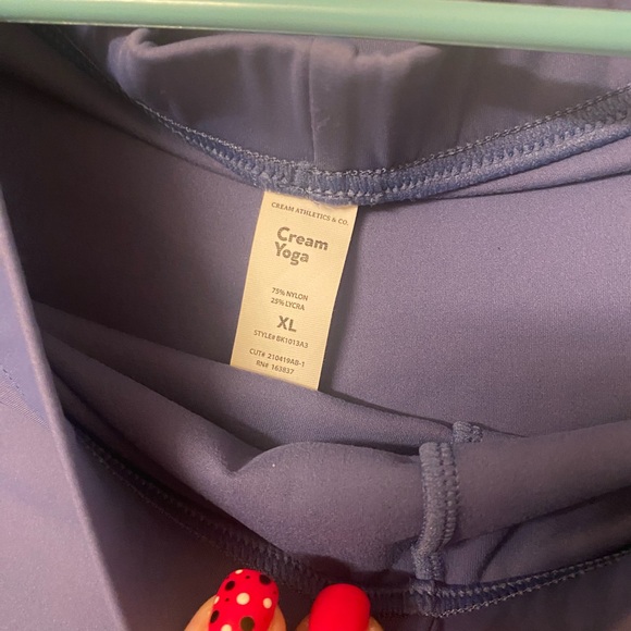 NWT CREAM YOGA Contrast Binding Dolphin Short XL - Picture 3 of 3